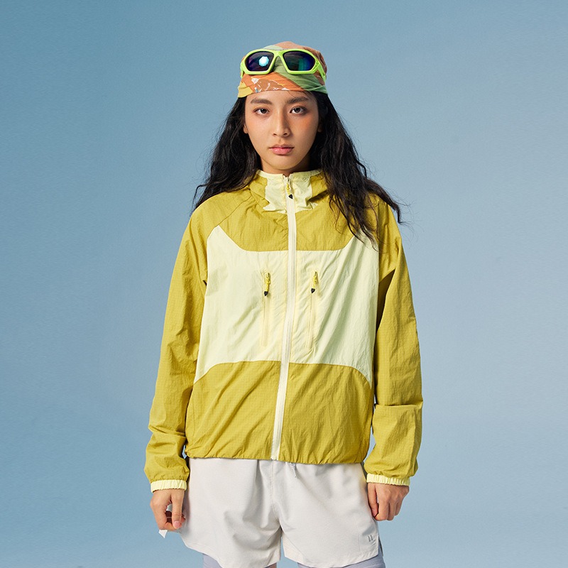 سترة واقية من الرياح خفيفة الو - مراجعة Outdoor Adventure Windbreaker وسعره
